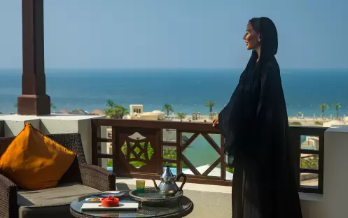 middle-east-holidays-ras-al-khaimah-the-cove-rotana-resort-breeze- bar-and-lounge-terrace-view