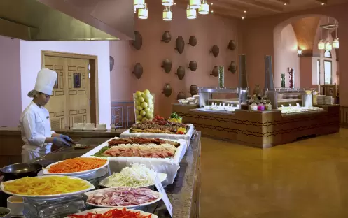 middle-east-holidays-ras-al-khaimah-the-cove-rotana-resort-cinammon-all-day-dining-terrace-buffet