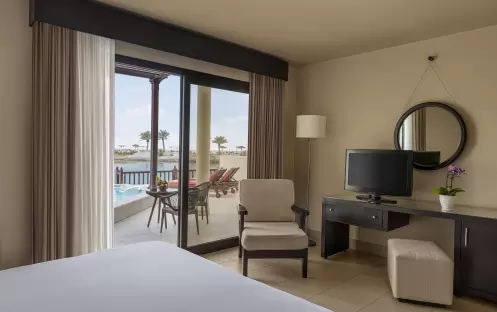 middle-east-holidays-ras-al-khaimah-the-cove-rotana-resort-sea-view -two-bedroom-villa-king-room