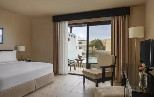 middle-east-holidays-ras-al-khaimah-the-cove-rotana-resort-sea-view -two-bedroom-villa-king-room