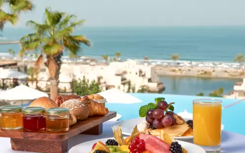 middle-east-holidays-ras-al-khaimah-the-cove-rotana-resort-breeze- bar-and-lounge