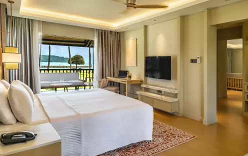asia-holidays-malaysia-langkawi-pelangi-beach-resort-spa-langkawi-pelangi-suite-bedroom