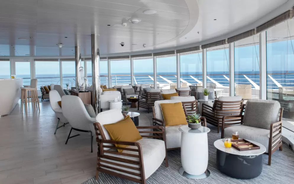 Ponant Le Bougainville - Panoramic Lounge, ©PONANT Credit. Nicolas Matheus.jpg