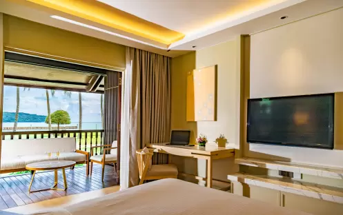 asia-holidays-malaysia-langkawi-pelangi-beach-resort-spa-langkawi-pelangi-suite-living-room