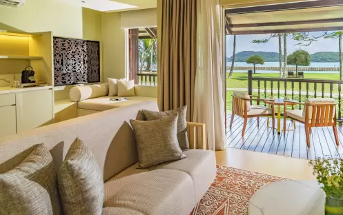 asia-holidays-malaysia-langkawi-pelangi-beach-resort-spa-langkawi-pelangi-suite-living-room