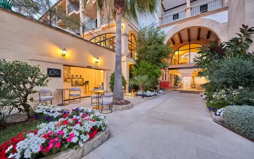 europe-holidays-spain-majorca-secrets-mallorca-villamil-resort-spa-hotel-coco-café-entrance
