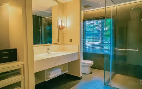 asia-holidays-malaysia-langkawi/pelangi-beach-resort-spa-langkawi-garden-terrace-room-shower