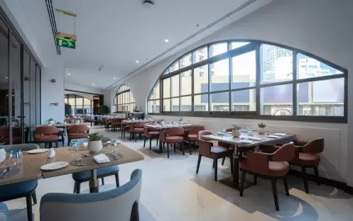 middle-east-holidays-dubai-amwaj-rotana-jumeirah-beach-horizon