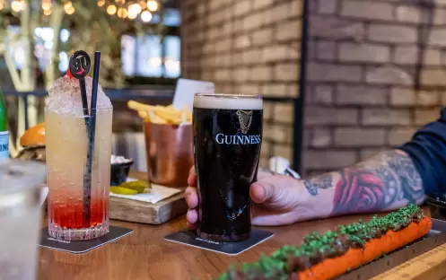 middle-east-holidays-dubai-amwaj-rotana-jumeirah-beach-jb’s-gastropub