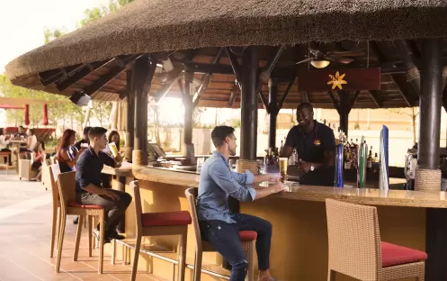 middle-east-holidays-dubai-amwaj-rotana-jumeirah-beach-sundeck-pool-bar