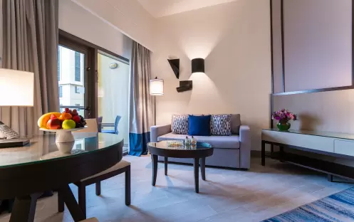 middle-east-holidays-dubai-amwaj-rotana-jumeirah-beach-sea-view-family-room-with-balcony