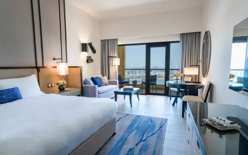 middle-east-holidays-dubai-amwaj-rotana-jumeirah-beach—sea-front-view-family-room-with-balcony