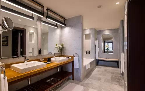 middle-east-holidays-dubai-amwaj-rotana-jumeirah-beach-sea-front-one-bedroom-suite-with-balcony& lounge-access
