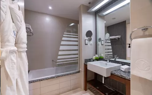 middle-east-holidays-dubai-amwaj-rotana-jumeirah-beach—sea-front-view-room-with-balcony