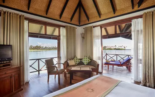 indian-ocean-holidays-maldives-sun-siyam-olhuveli-water-villa-bedroom