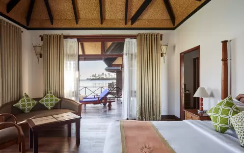 indian-ocean-holidays-maldives-sun-siyam-olhuveli-water-villa-bedroom