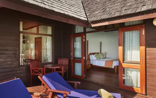indian-ocean-holidays-maldives-sun-siyam-olhuveli-water-villa-deck