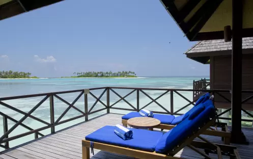 indian-ocean-holidays-maldives-sun-siyam-olhuveli-water-villa-deck