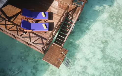 indian-ocean-holidays-maldives-sun-siyam-olhuveli-water-villa-deck