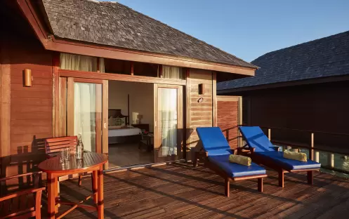 indian-ocean-holidays-maldives-sun-siyam-olhuveli-deluxe- water-villa