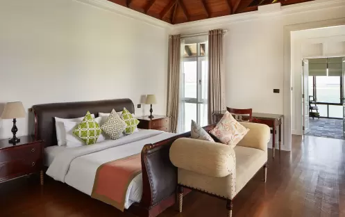indian-ocean-holidays-maldives-sun-siyam-olhuveli-presidential-water-suite-bedroom