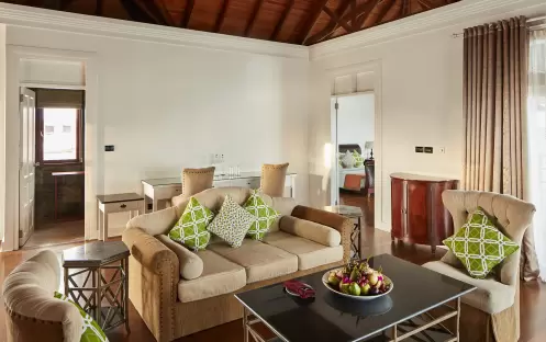 indian-ocean-holidays-maldives-sun-siyam-olhuveli-presidential-water-suite-living-area