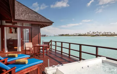 indian-ocean-holidays-maldives-sun-siyam-olhuveli-prestige- jacuzzi-water-villa