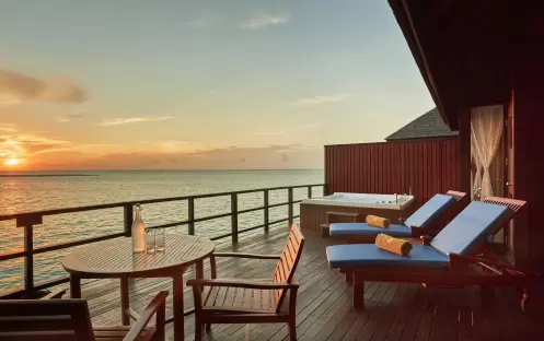 indian-ocean-holidays-maldives-sun-siyam-olhuveli-prestige- jacuzzi-water-villa