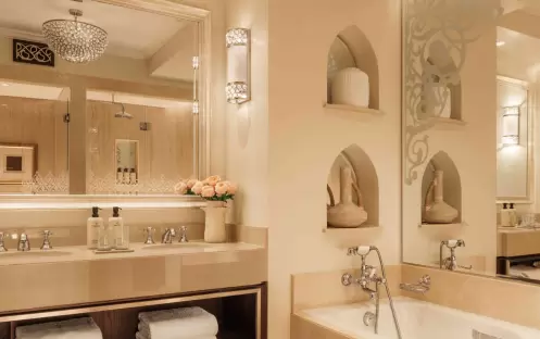 middle-east-holidays-dubai-one-only-royal-mirage-arabian- court-two-bedroom-executive-suite-bathroom middle-east-holidays-dubai-one-only-royal-mirage-arabian- court-two-bedroom-executive-suite-bathroom