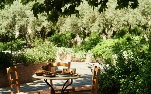 europe-holidays-greece-costa-navarino-the-westin-resort-costa-navarino-hotel-souvlakerie europe-holidays-greece-costa-navarino-the-westin-resort-costa-navarino-hotel-souvlakerie