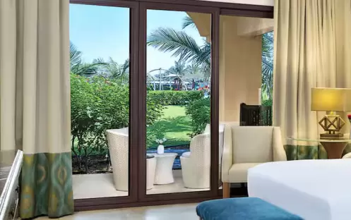 middle-east-holidays-ras-al-khaimah-doubletree-by-hilton-resort-spa-marjan-island-hotel-deluxe-room-garden-access-access-view