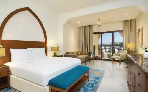 middle-east-holidays-ras-al-khaimah-doubletree-by-hilton-resort-spa-marjan-island-hotel-deluxe-room-garden-access-garden-view