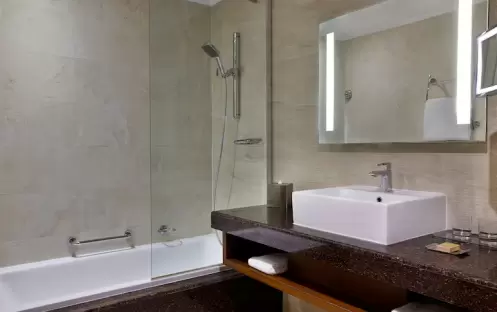 middle-east-holidays-ras-al-khaimah-doubletree-by-hilton-resort-spa-marjan-island-hotel-guest-room-with-sea-view
