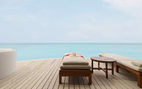 indian-ocean-holidays-maldives-centara-grand-lagoon-maldives-one-bedroom-overwater-villa-with-jacuzzi