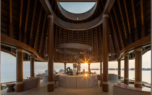 indian-ocean-holidays-maldives-centara-grand-lagoon-maldives-sunset-social