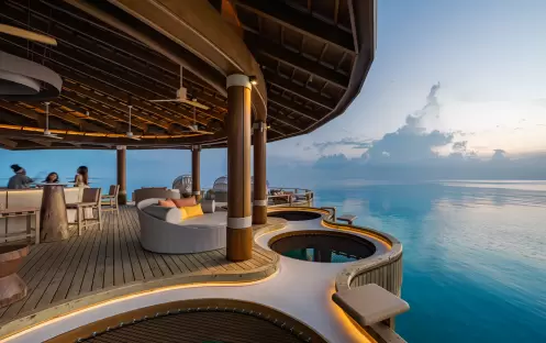 indian-ocean-holidays-maldives-centara-grand-lagoon-maldives-sunset-social