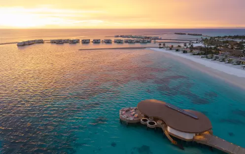 indian-ocean-holidays-maldives-centara-grand-lagoon-maldives-sunset-social