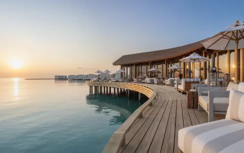 indian-ocean-holidays-maldives-centara-grand-lagoon-maldives-the-club-outdoor-deck