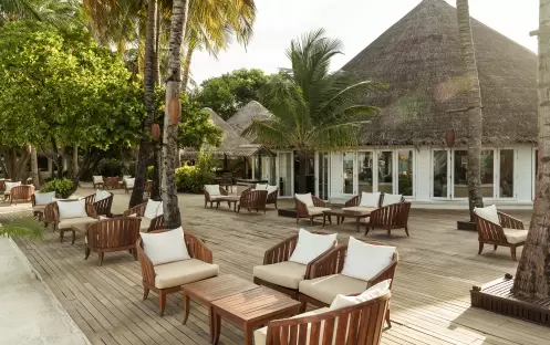 indian-ocean-holidays/maldives/sun-siyam-iru-fushi-hotel-waters-edge
