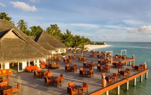indian-ocean-holidays-maldives-sun-siyam-olhuveli-sunset- restaurant