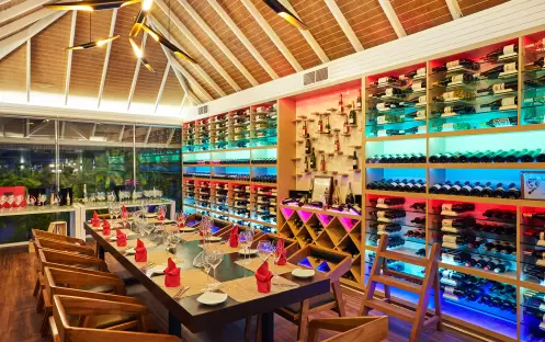 indian-ocean-holidays-maldives-sun-siyam-vilu-reef-maldives-wine-cellar