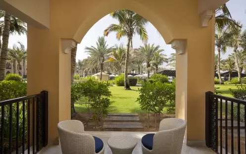 middle-east-holidays-ras-al-khaimah-doubletree-by-hilton-resort-spa-marjan-island-hotel-deluxe-room