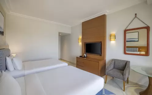 middle-east-holidays-ras-al-khaimah-doubletree-by-hilton-resort-spa-marjan-island-hotel-guest-room-with-pool-view