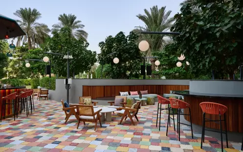 middle-east-holidays-dubai-w-dubai-mina-seyahi-farrago-bar-and-lounge