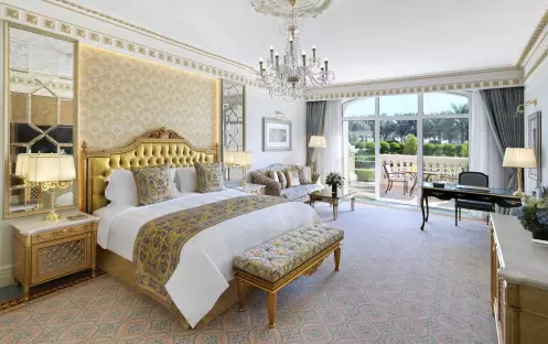 middle-east-holidays-dubai-raffles-the-palm-dubai-premier- garden-walk