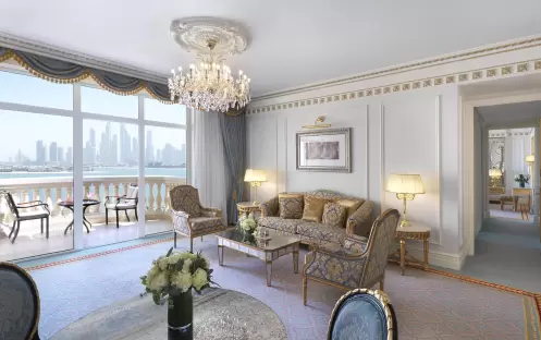 middle-east-holidays-dubai-raffles-the-palm-dubai-signature- suite-palm
