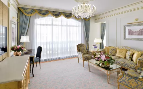 middle-east-holidays-dubai-raffles-the-palm-dubai-signature- suite-palm