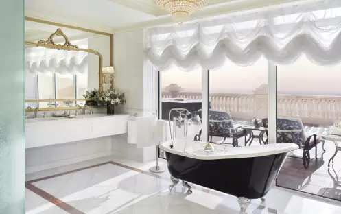 middle-east-holidays-dubai-raffles-the-palm-dubai-premier- jacuzzi-suite-one-bedroom-palm