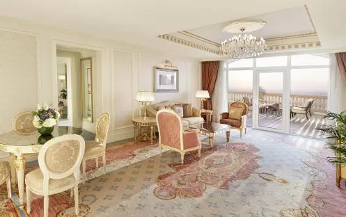 middle-east-holidays-dubai-raffles-the-palm-dubai-premier- jacuzzi-suite-one-bedroom-palm