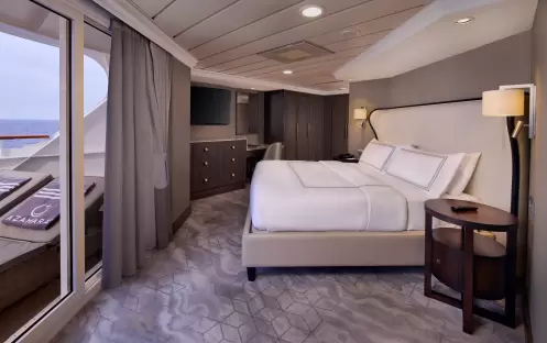 azamara-azamara-journey-world-owners-suite-bedroom-michael-pisarri_002